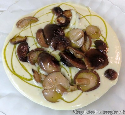 Crema de carxofa amb shiitake saltejats